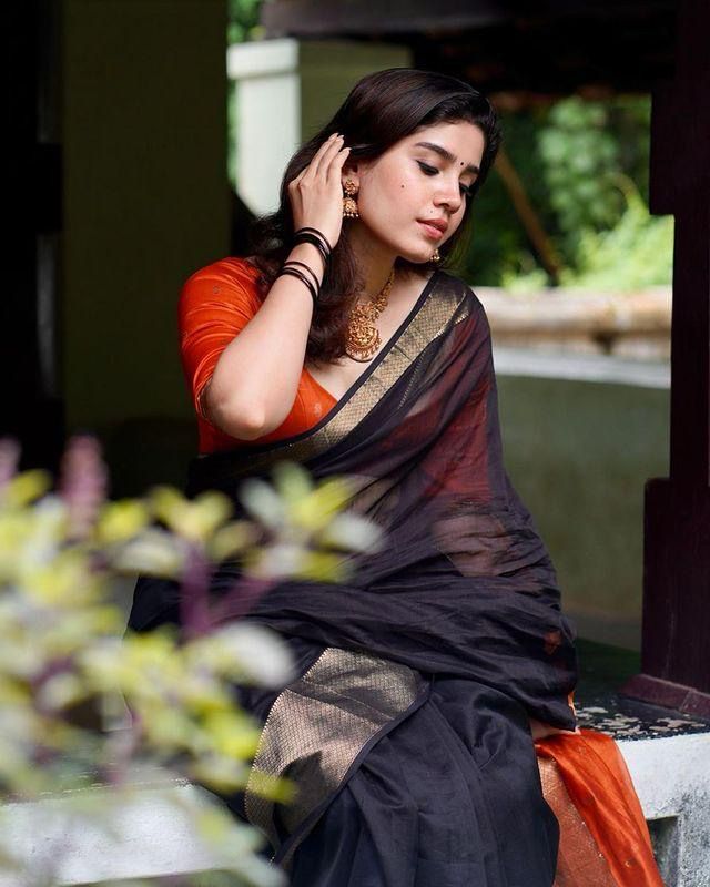 Elision Black Soft Silk Saree With Admirable Blouse Piece