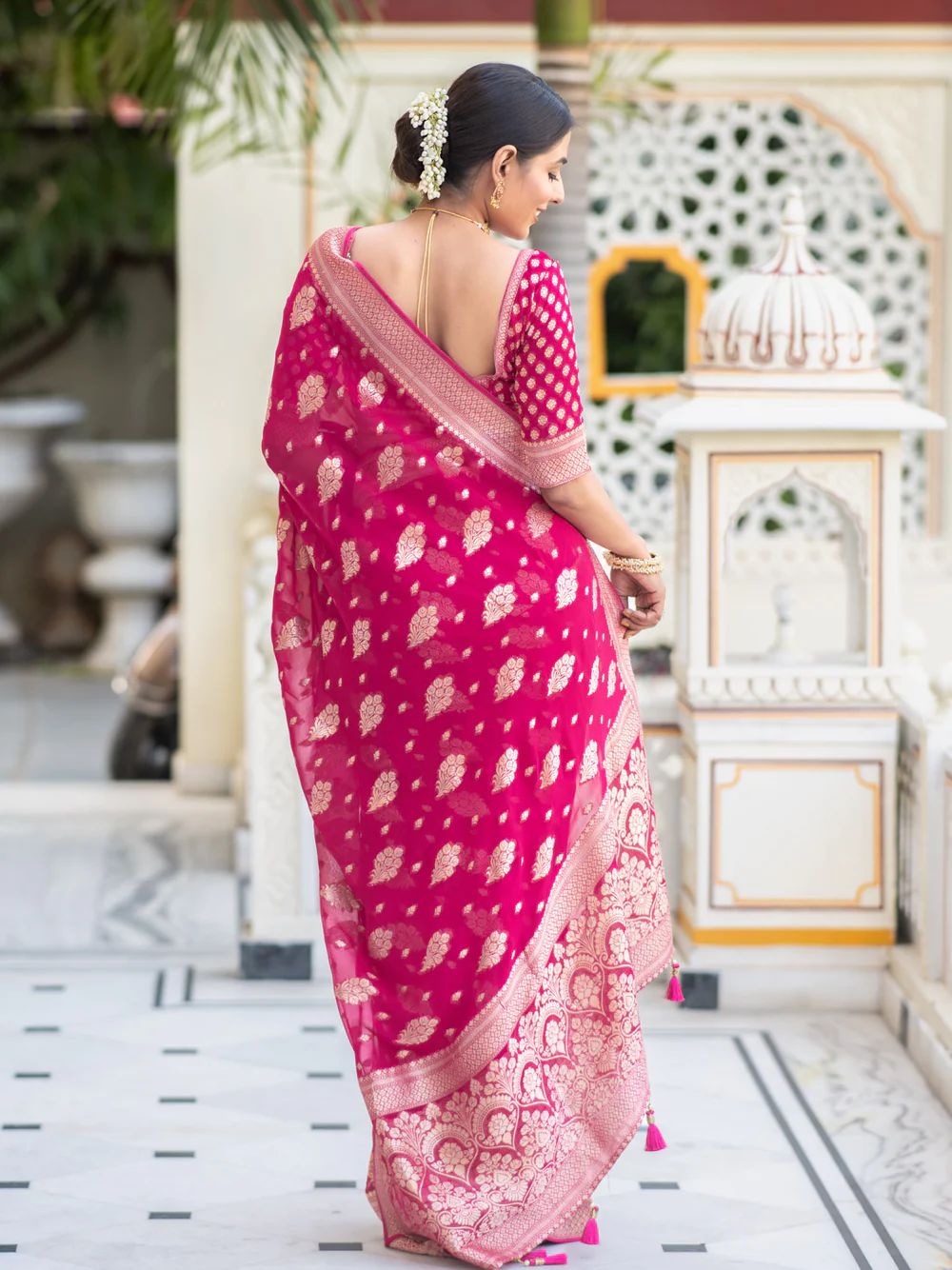 Imbrication Dark Pink Soft Banarasi Silk Saree With Staggering Blouse Piece