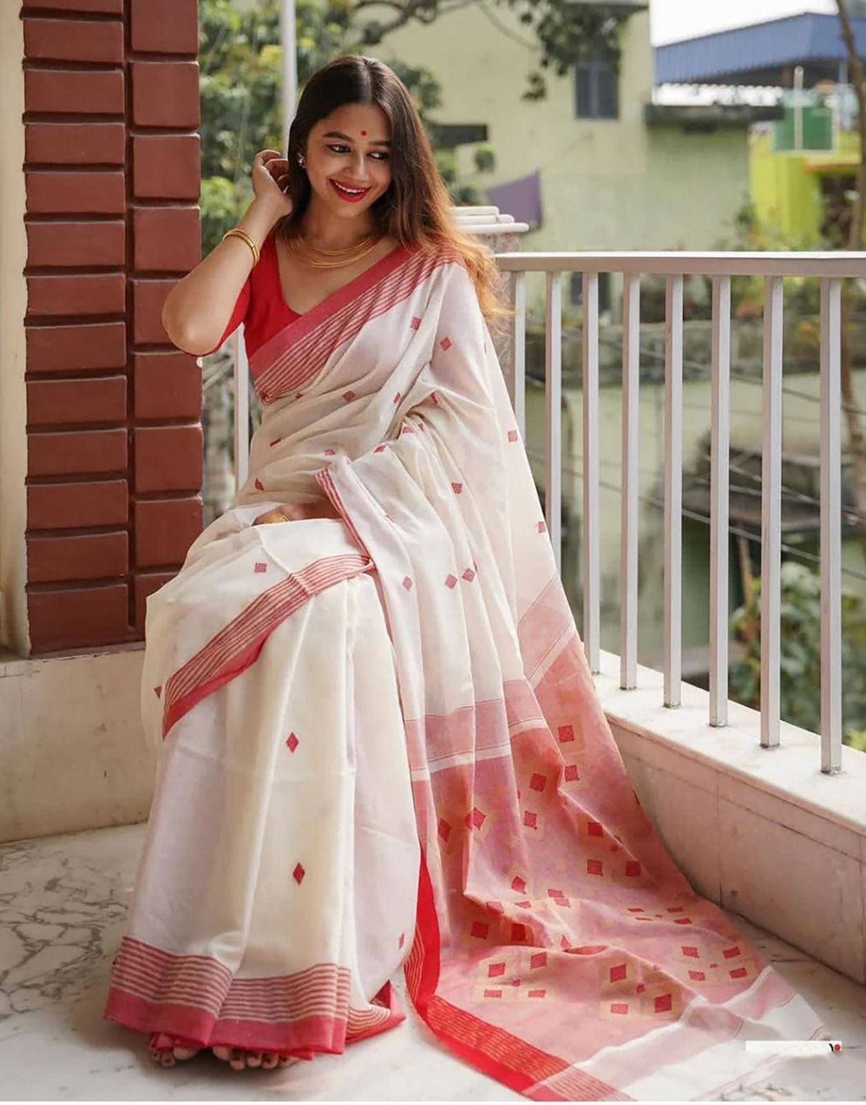 Exquisite Off White Cotton Silk Saree With Fragrant Blouse Piece