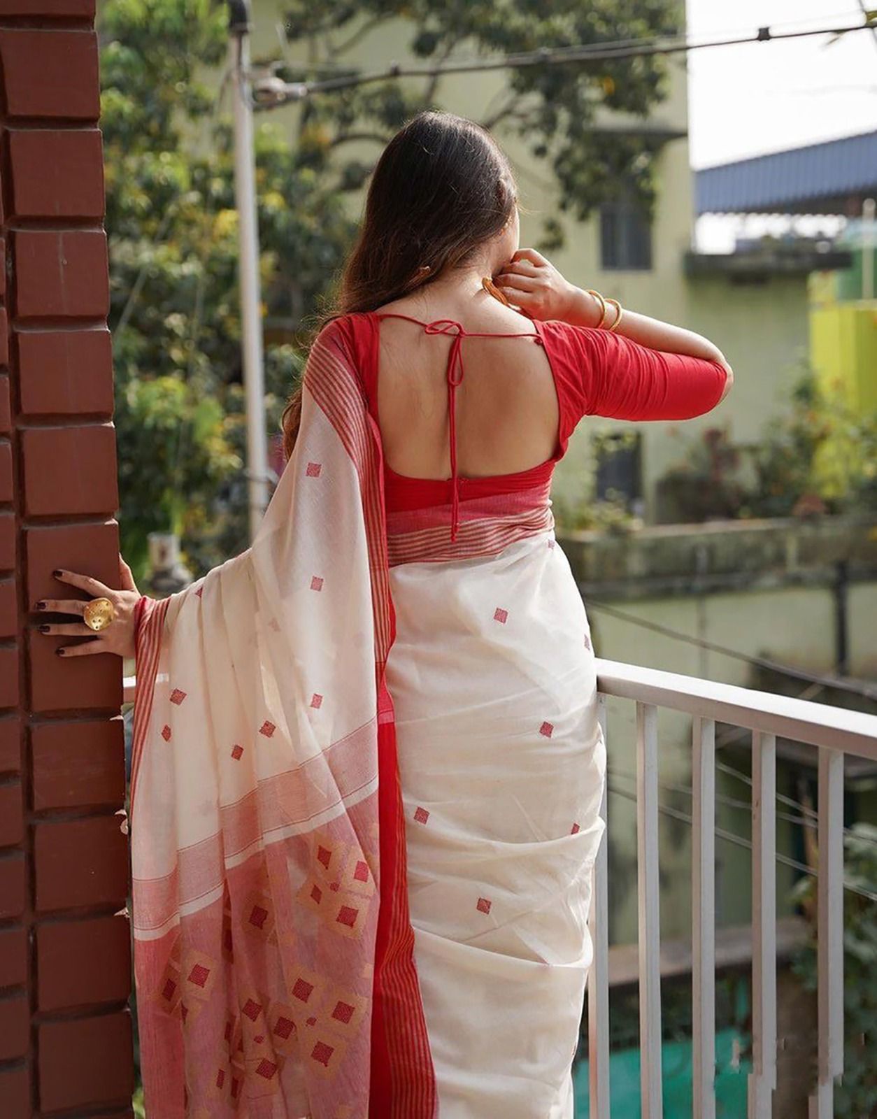 Exquisite Off White Cotton Silk Saree With Fragrant Blouse Piece