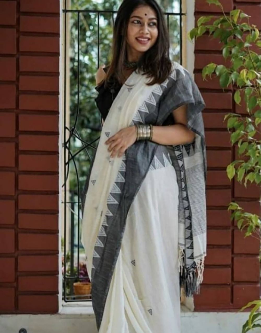 Denouement Off White Cotton Silk Saree With Glittering Blouse Piece