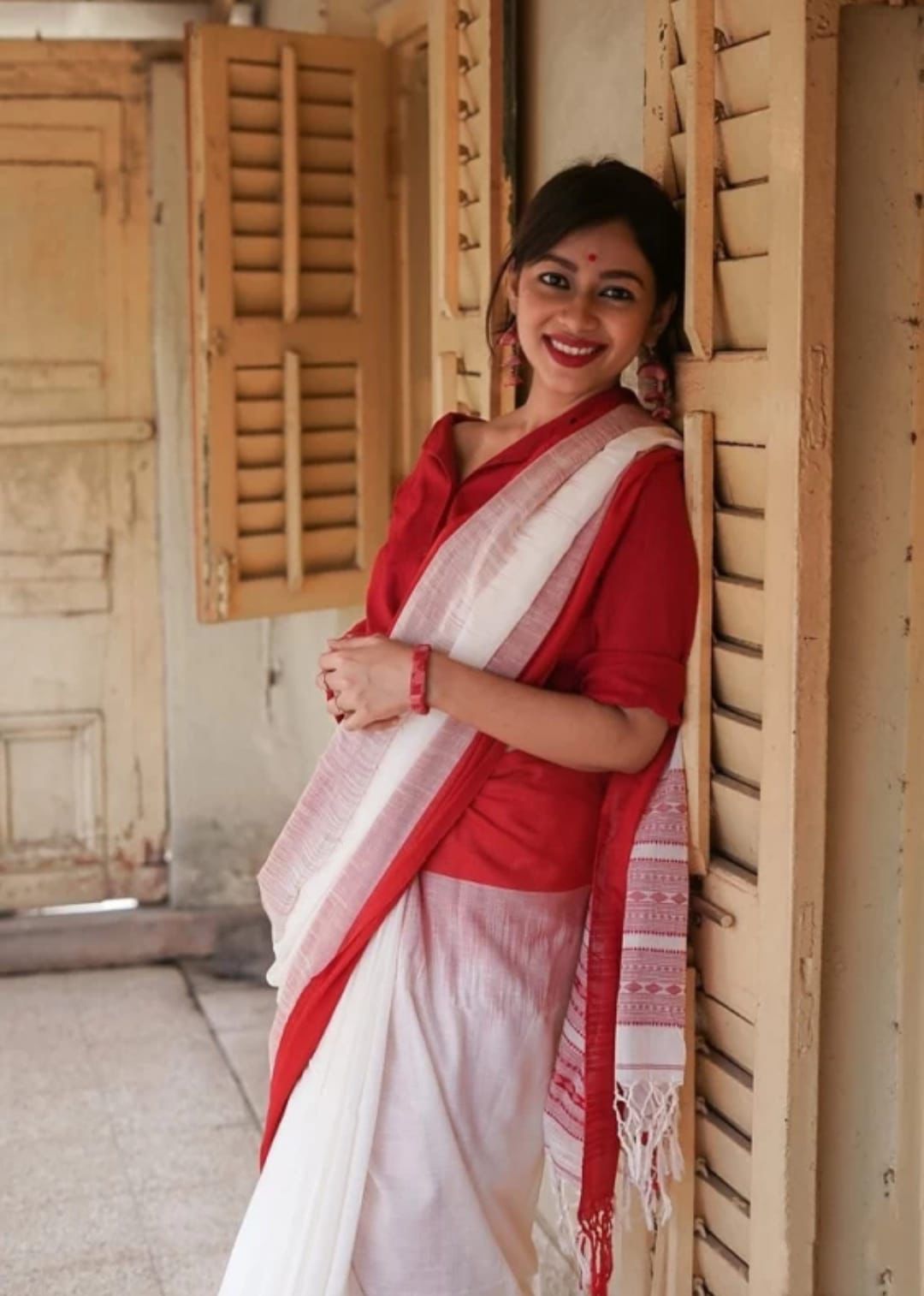 Ornate Off White Cotton Silk Saree With Sumptuous Blouse Piece