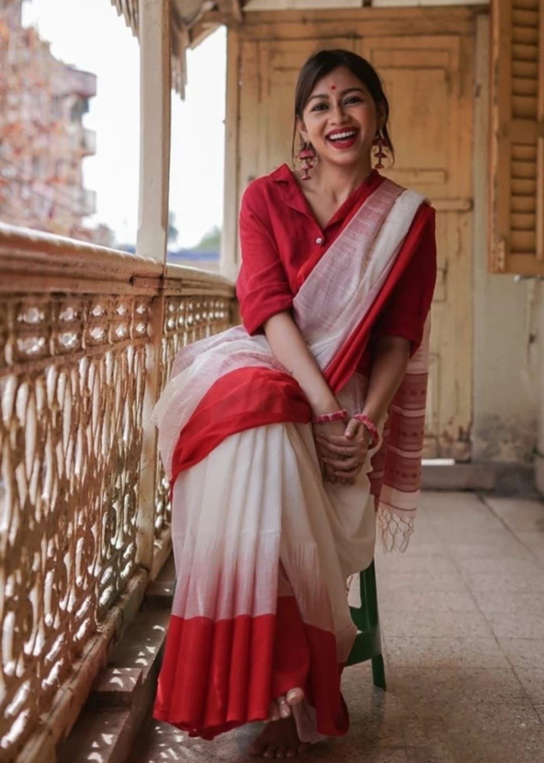 Ornate Off White Cotton Silk Saree With Sumptuous Blouse Piece