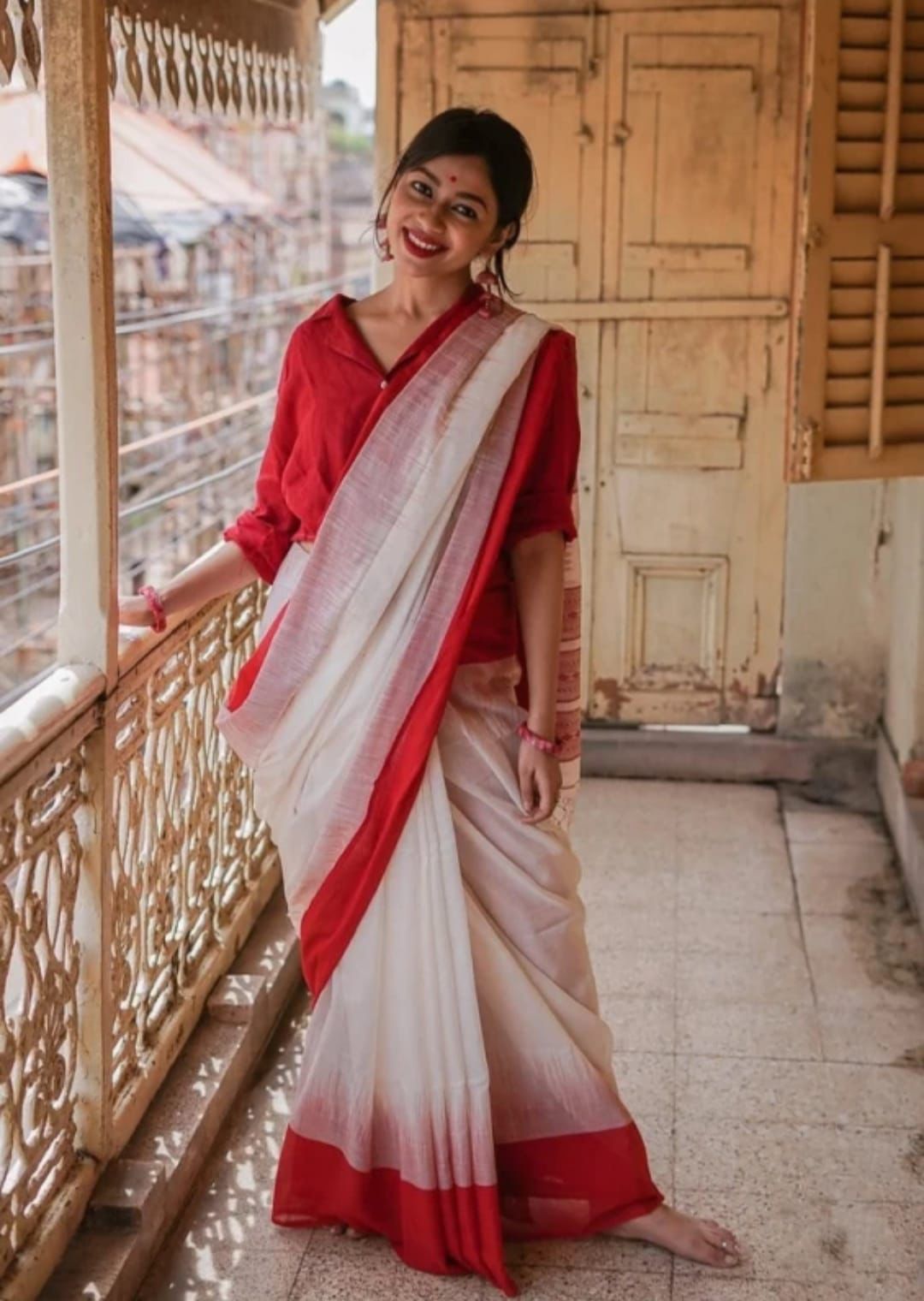 Ornate Off White Cotton Silk Saree With Sumptuous Blouse Piece