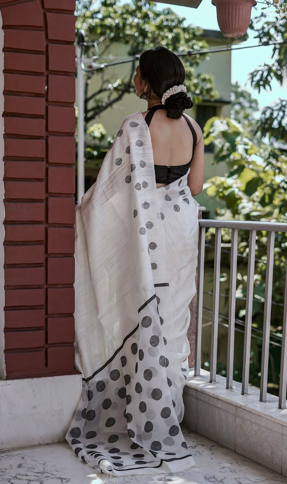 Gratifying Off White Cotton Silk Saree With Most Flattering Blouse Piece