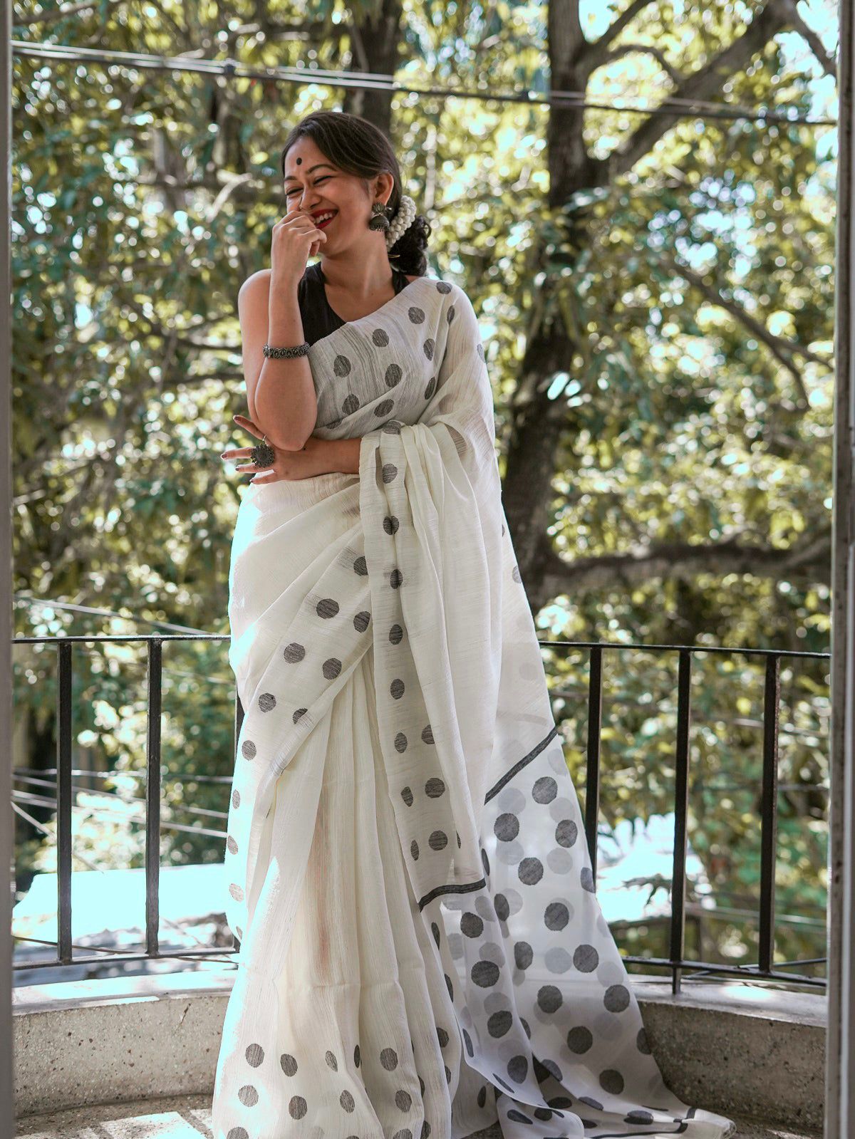 Gratifying Off White Cotton Silk Saree With Most Flattering Blouse Piece