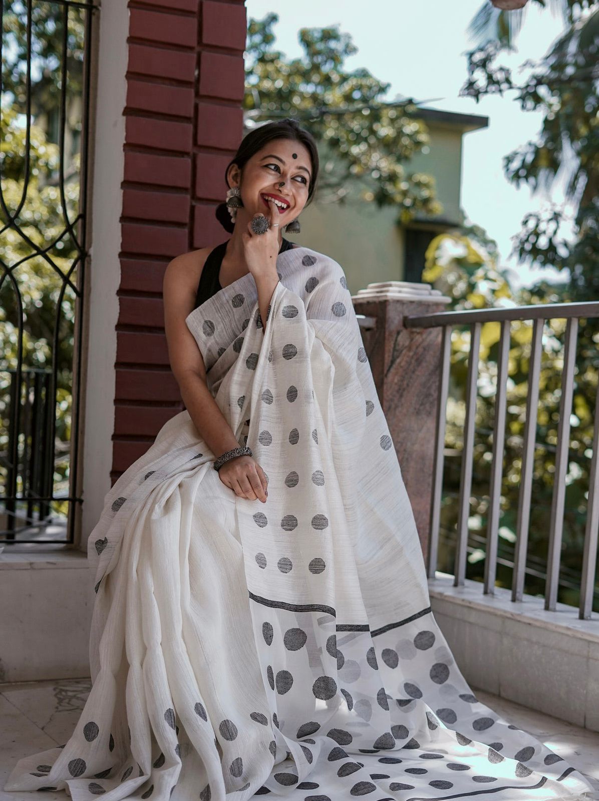 Gratifying Off White Cotton Silk Saree With Most Flattering Blouse Piece