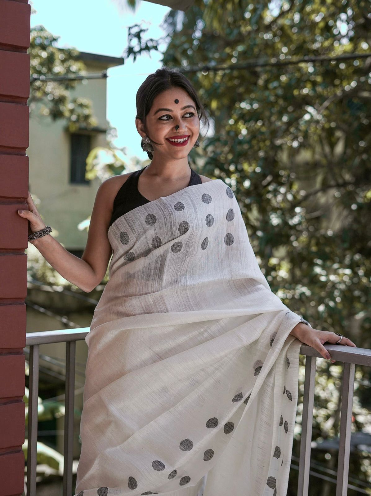 Gratifying Off White Cotton Silk Saree With Most Flattering Blouse Piece