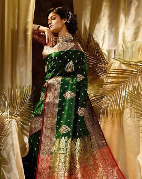 Trendy Dark Green Soft Silk Saree With Charismatic Blouse Piece