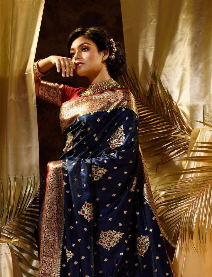 Appealing Navy Blue Soft Silk Saree With Gleaming Blouse Piece