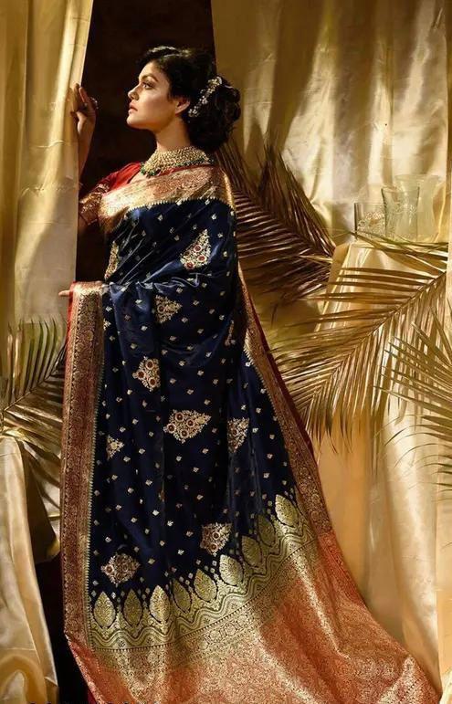 Appealing Navy Blue Soft Silk Saree With Gleaming Blouse Piece