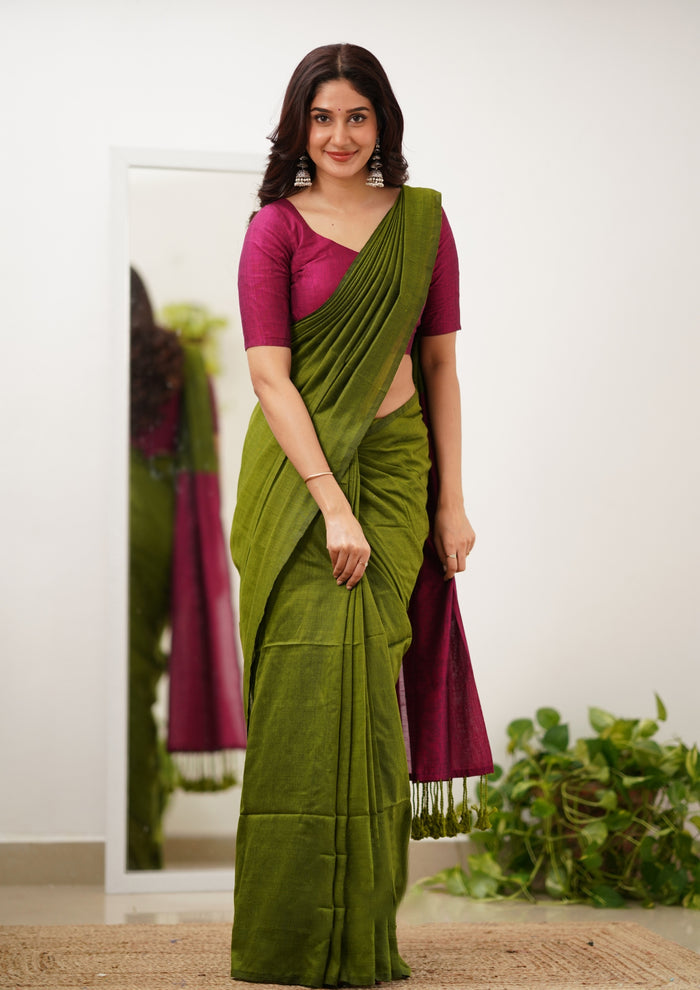 Marvellous Green Cotton Silk Saree With Arresting Blouse Piece