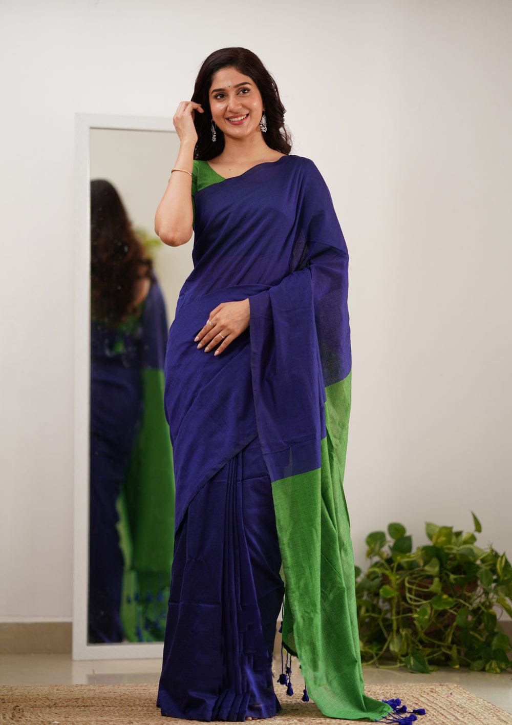 Seraglio Navy Blue Cotton Silk Saree With Easy on the eyes Blouse Piece