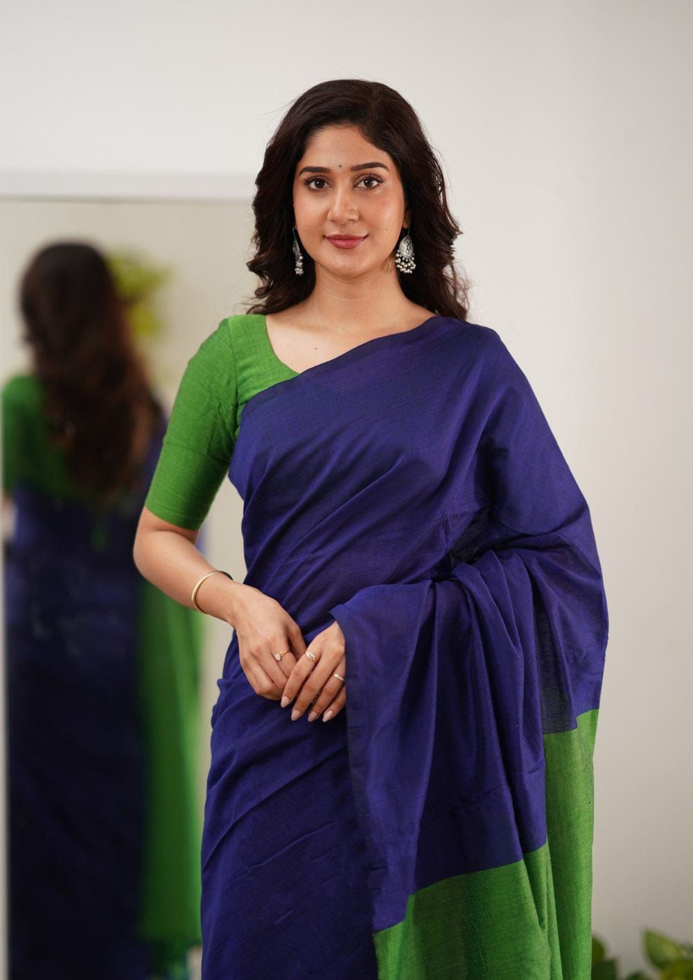Seraglio Navy Blue Cotton Silk Saree With Easy on the eyes Blouse Piece