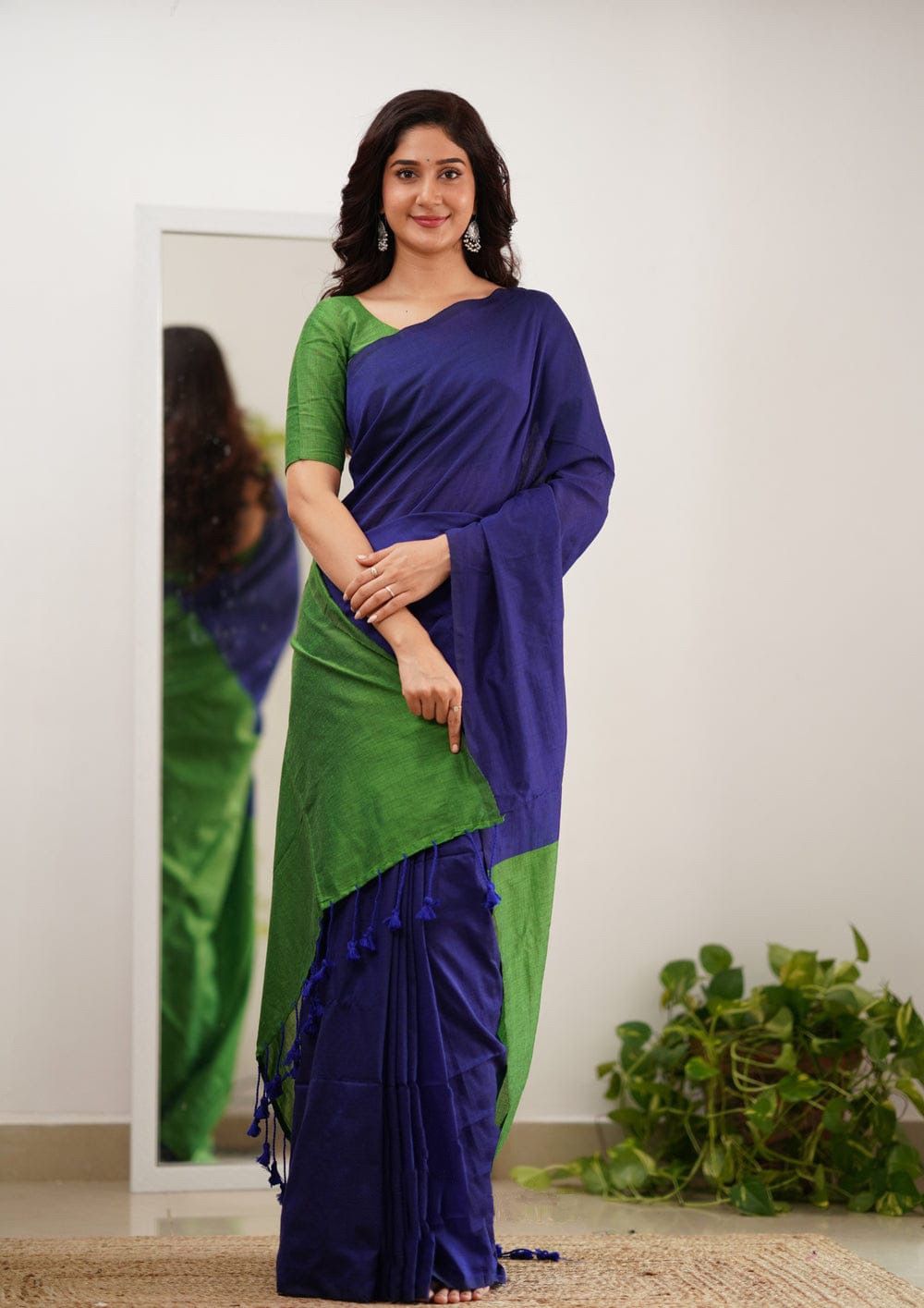 Seraglio Navy Blue Cotton Silk Saree With Easy on the eyes Blouse Piece