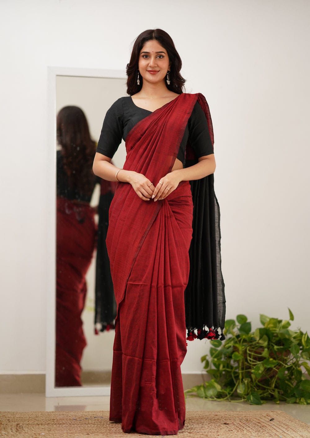 Piquant Red Cotton Silk Saree With Tantalizing Blouse Piece