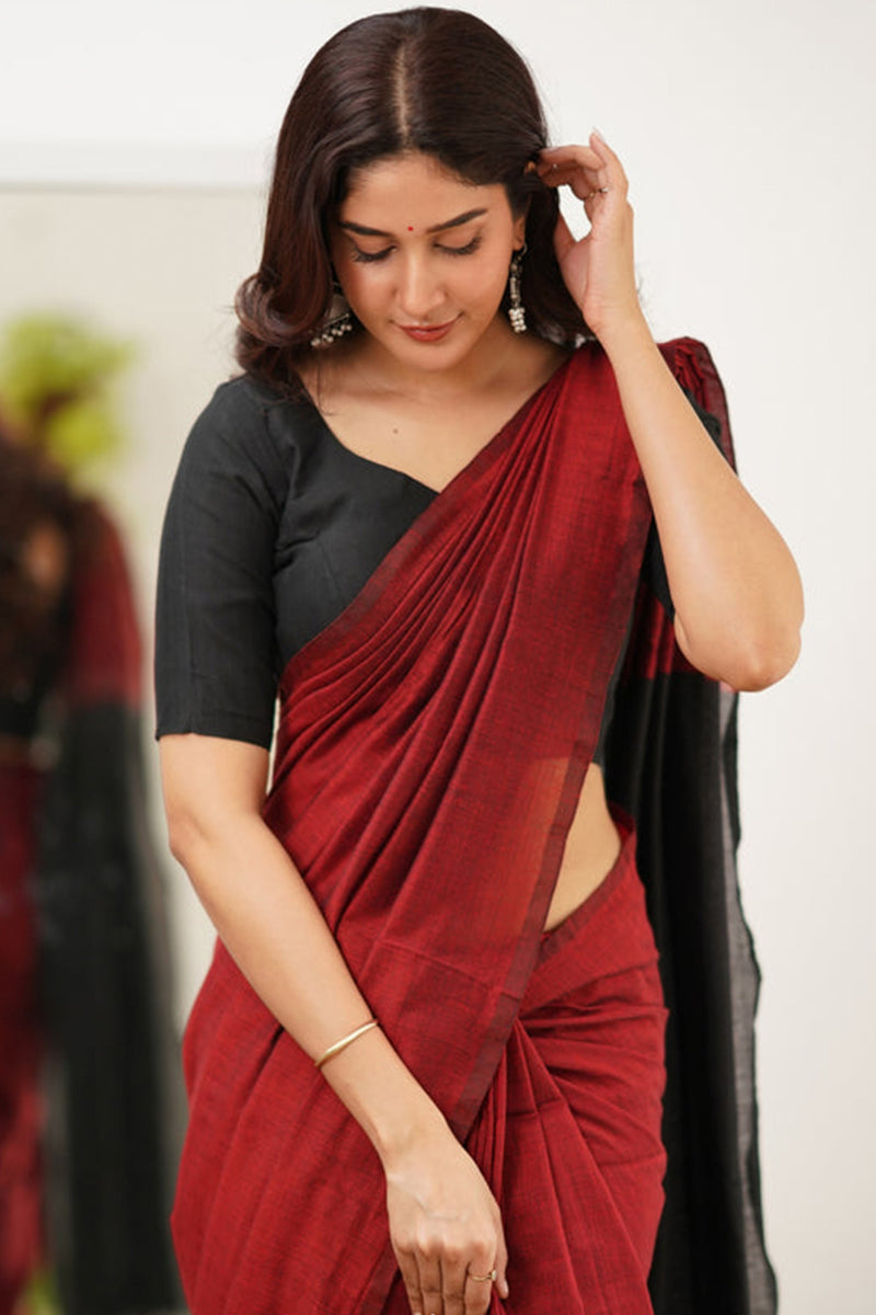 Piquant Red Cotton Silk Saree With Tantalizing Blouse Piece