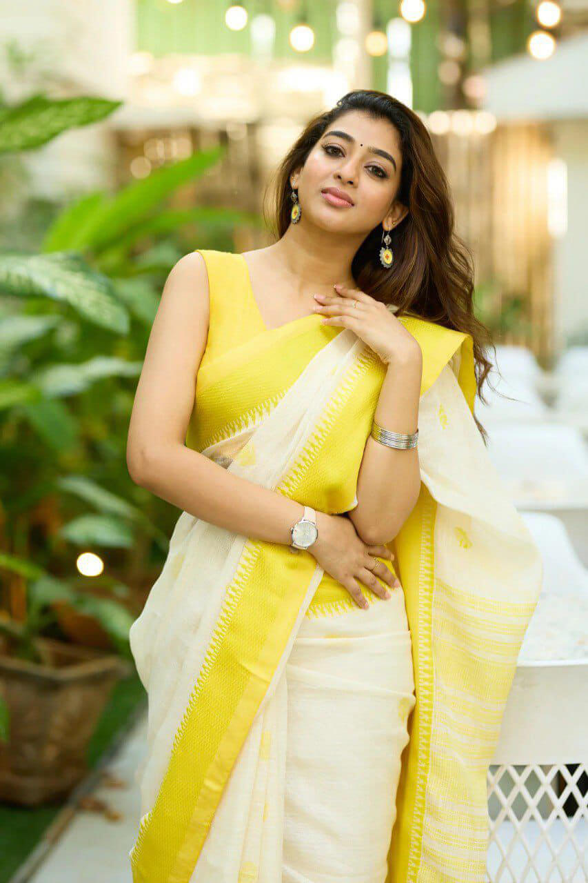 Mesmerising Off White Cotton Silk Saree With Pleasant Blouse Piece
