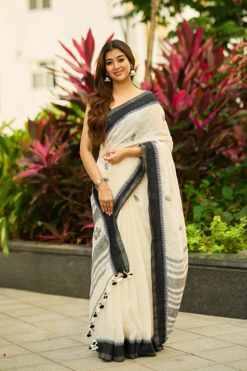 Gorgeous Off White Cotton Silk Saree With Stunning Blouse Piece