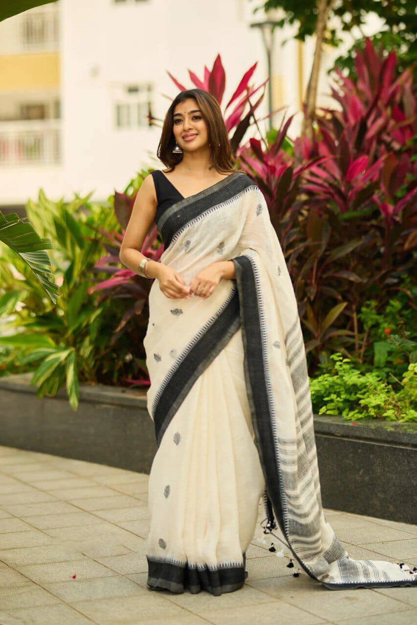 Gorgeous Off White Cotton Silk Saree With Stunning Blouse Piece