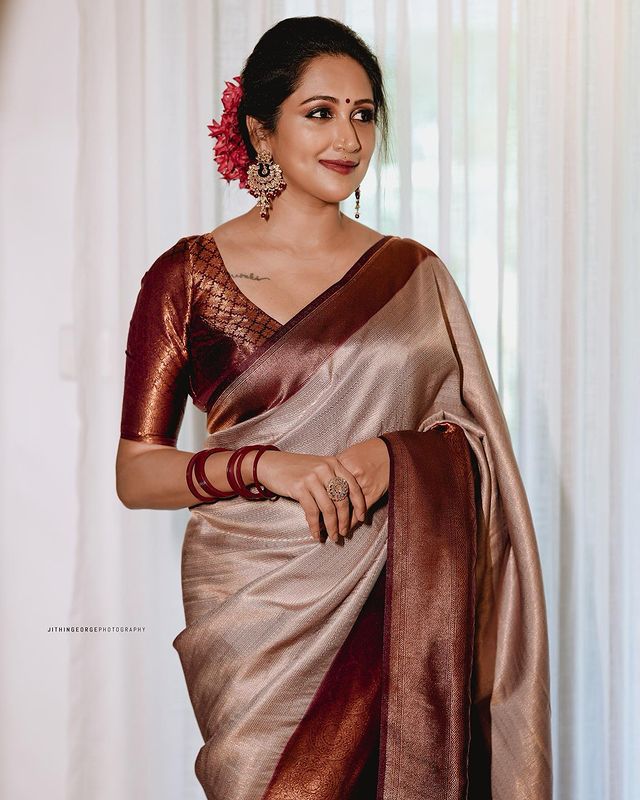 Traditional Beige Soft Silk Saree With Adorable Blouse Piece