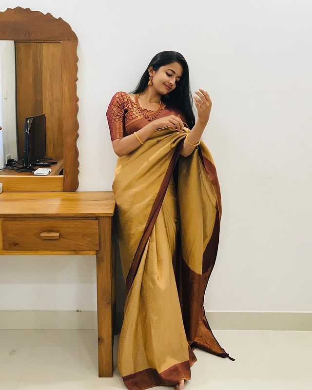 A glam Musturd Soft Silk Saree With Arresting Blouse Piece