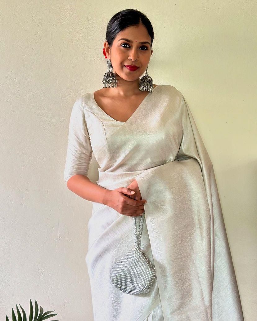 Eloquence Off White Kanjivaram Silk Saree With Murmurous Blouse Piece