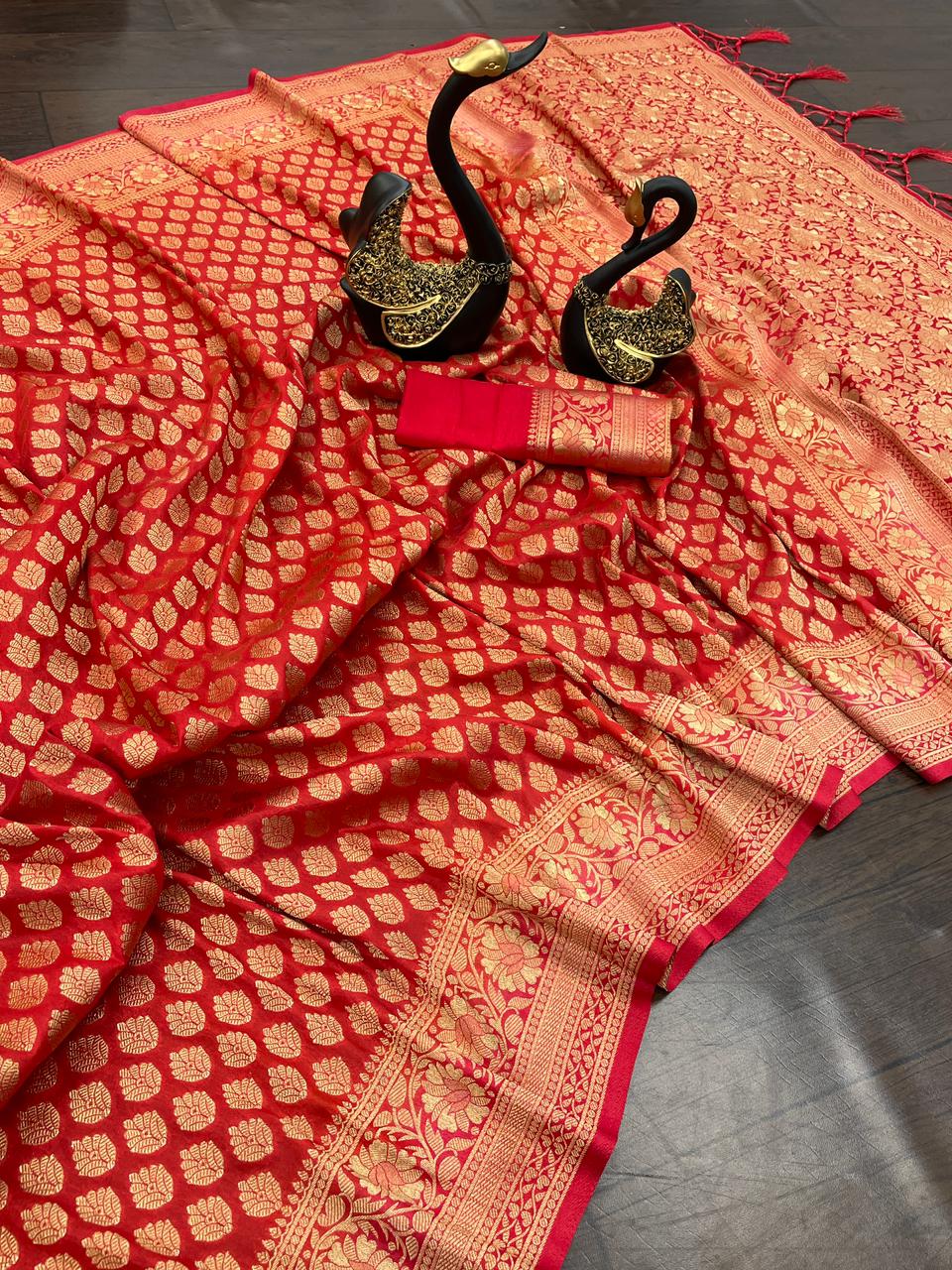 Effulgent Red Soft Banarasi Silk Saree With Bucolic Blouse Piece