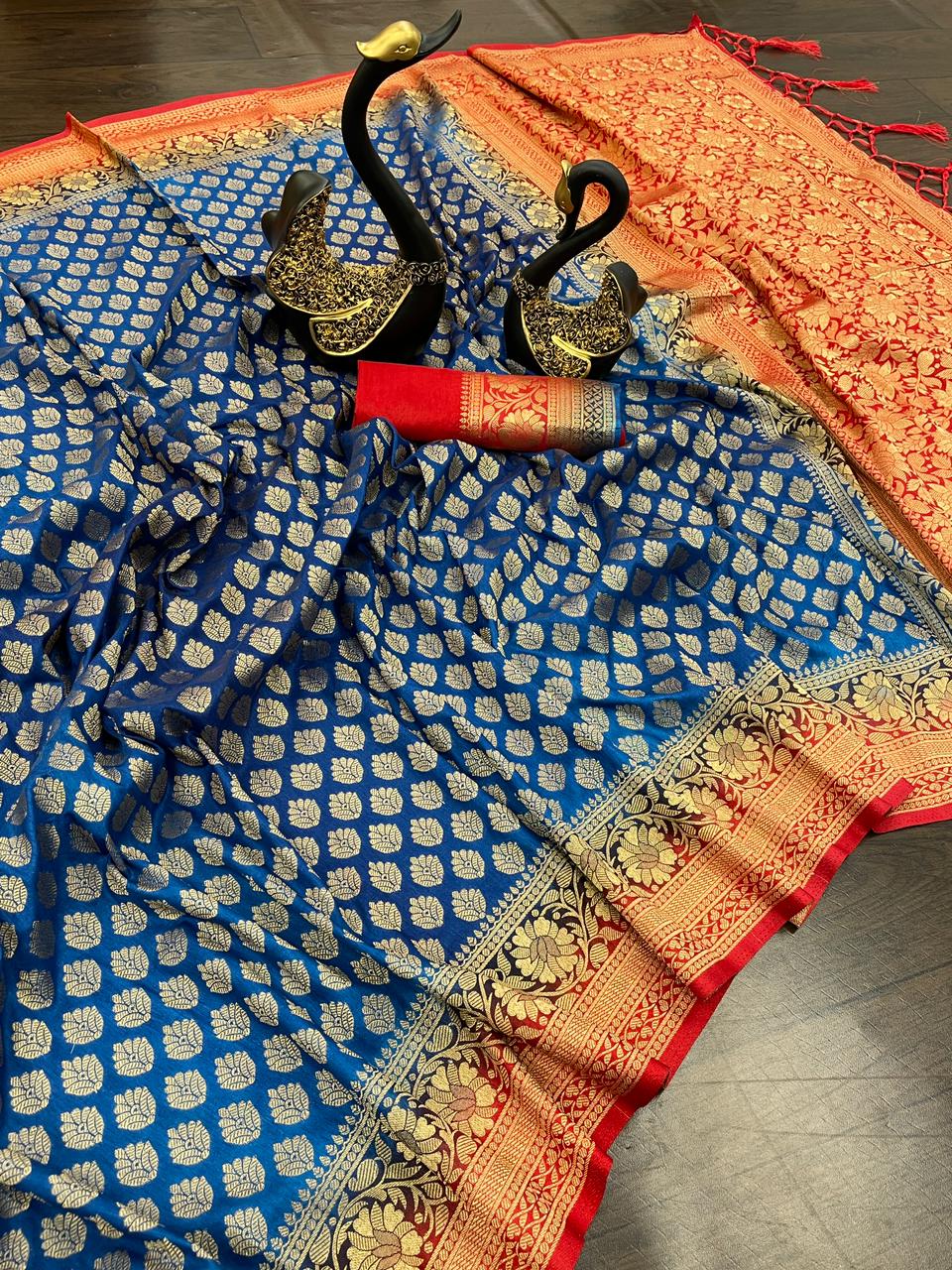 Charming Royal Blue Soft Banarasi Silk Saree With Luxuriant Blouse Piece