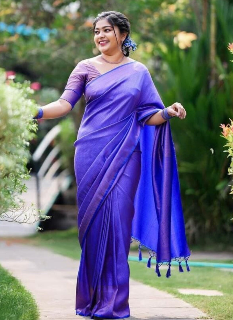 Piquant Royal Blue Kanjivaram Silk Saree With Traditional Blouse Piece