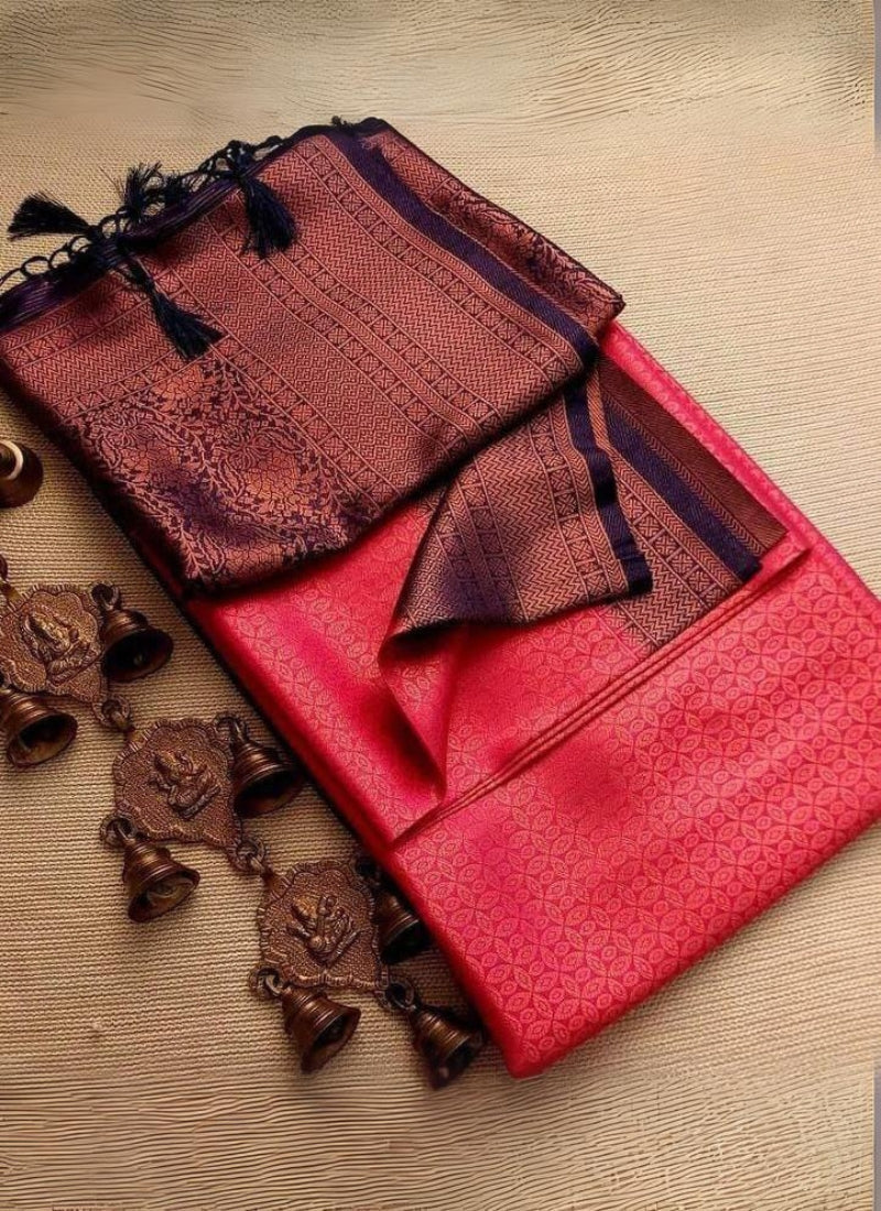 Ornate Dark Pink Kanjivaram Silk Saree With Super extravagant Blouse Piece