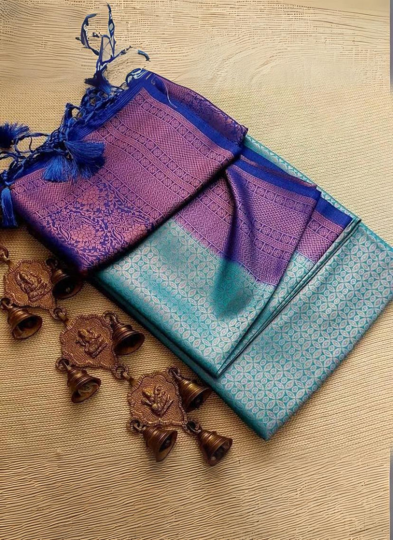 Adorable Firozi Kanjivaram Silk Saree With Incomparable Blouse Piece