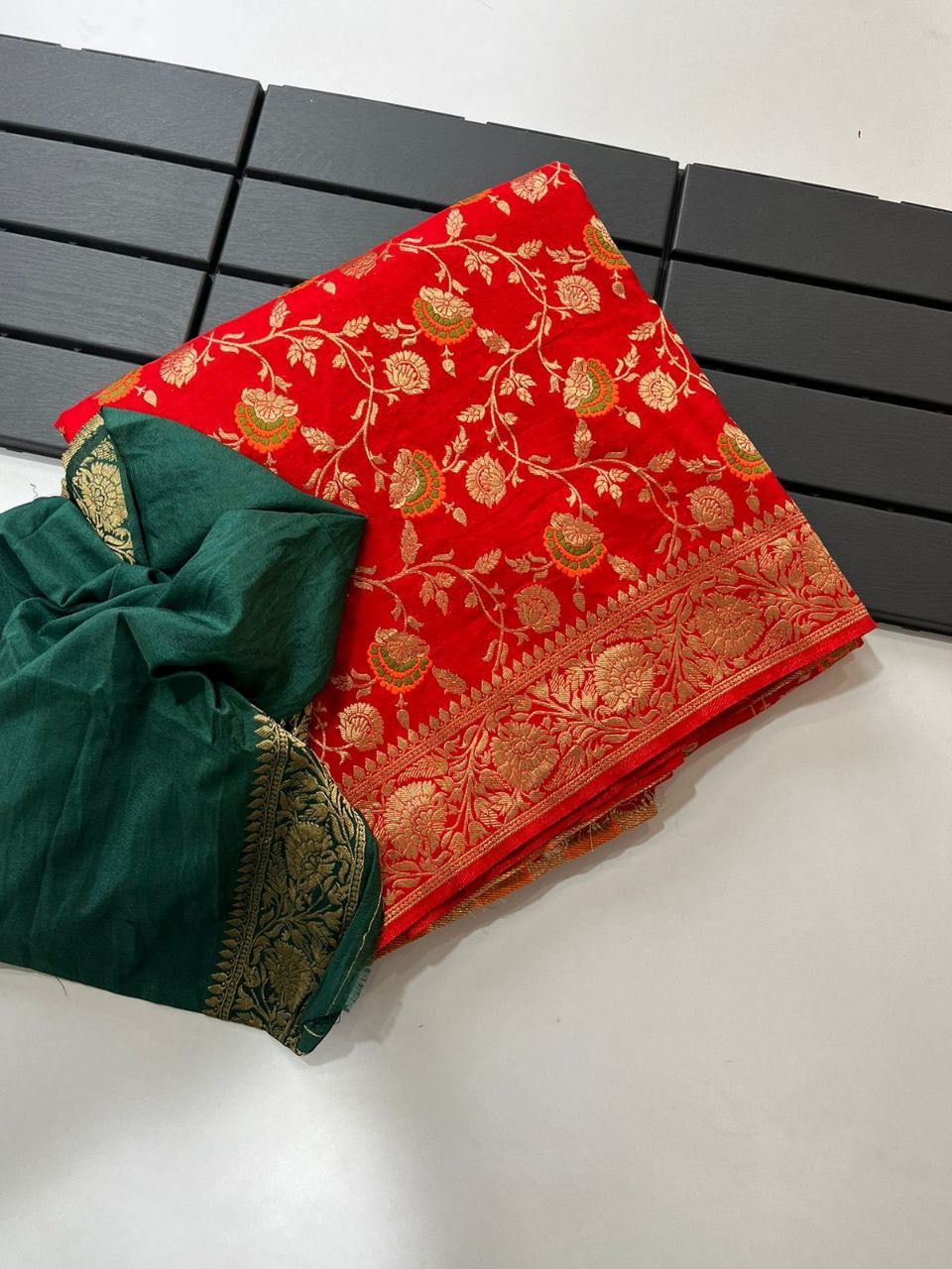 Jubilant Red Soft Banarasi Silk Saree With Exquisite Blouse Piece