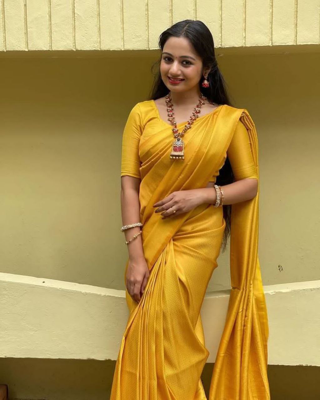 Staring Yellow Kanjivaram Silk Saree With Snazzy Blouse Piece