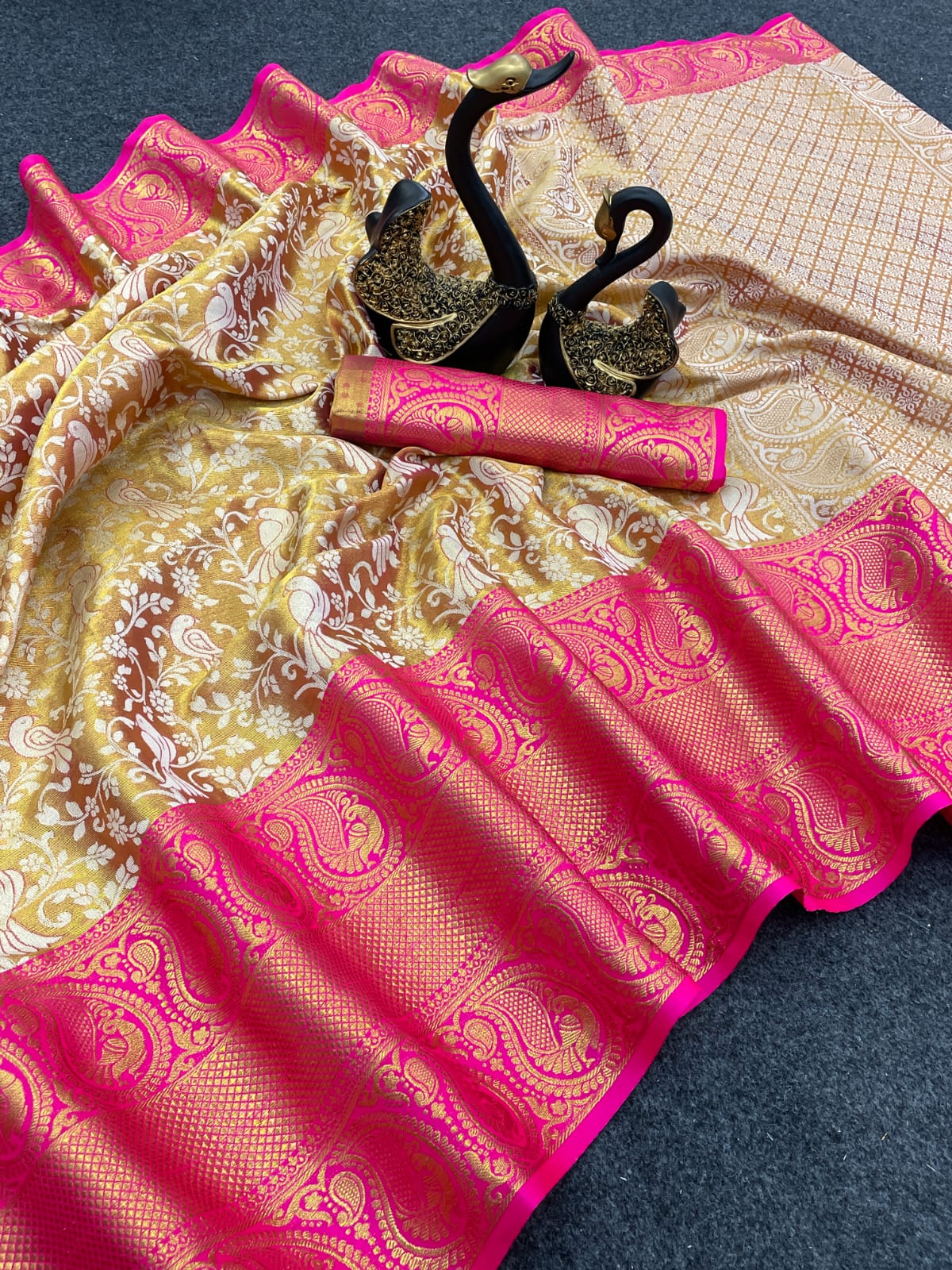 Delectable Dark Pink Kanjivaram Silk Saree With Intricate Blouse Piece