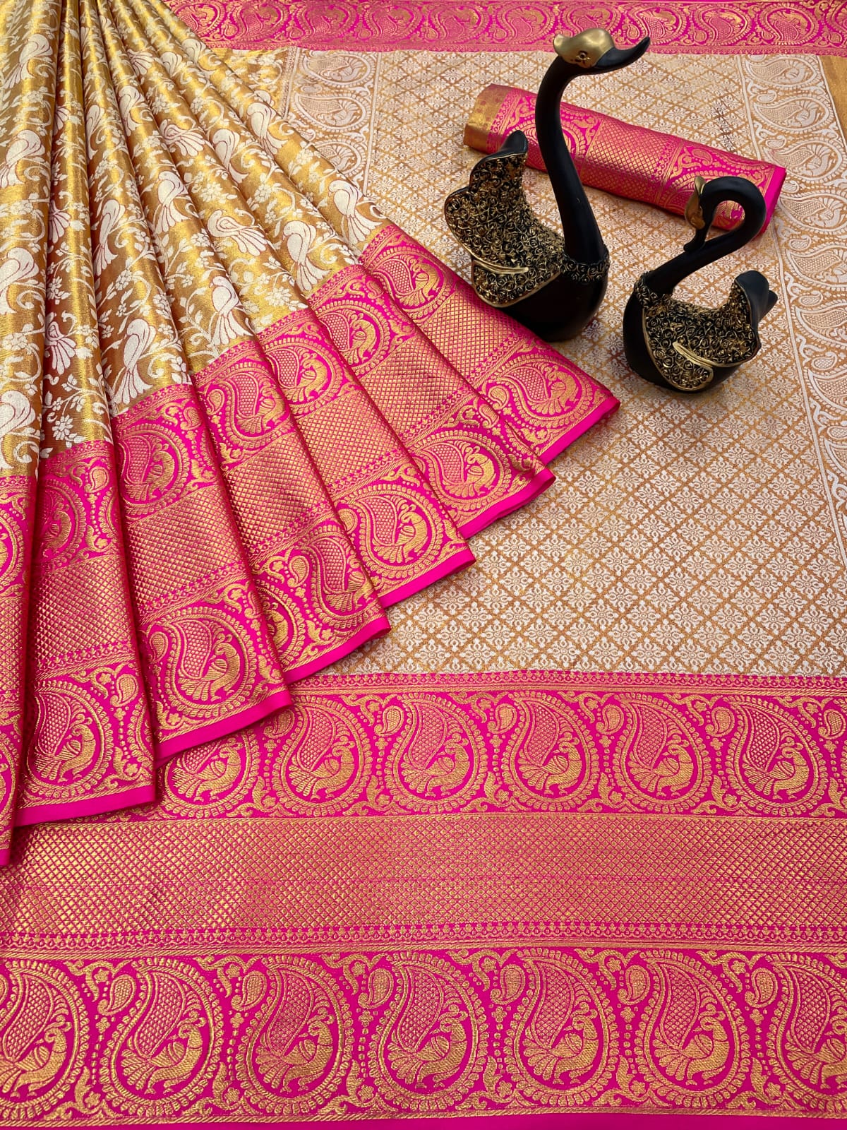 Delectable Dark Pink Kanjivaram Silk Saree With Intricate Blouse Piece