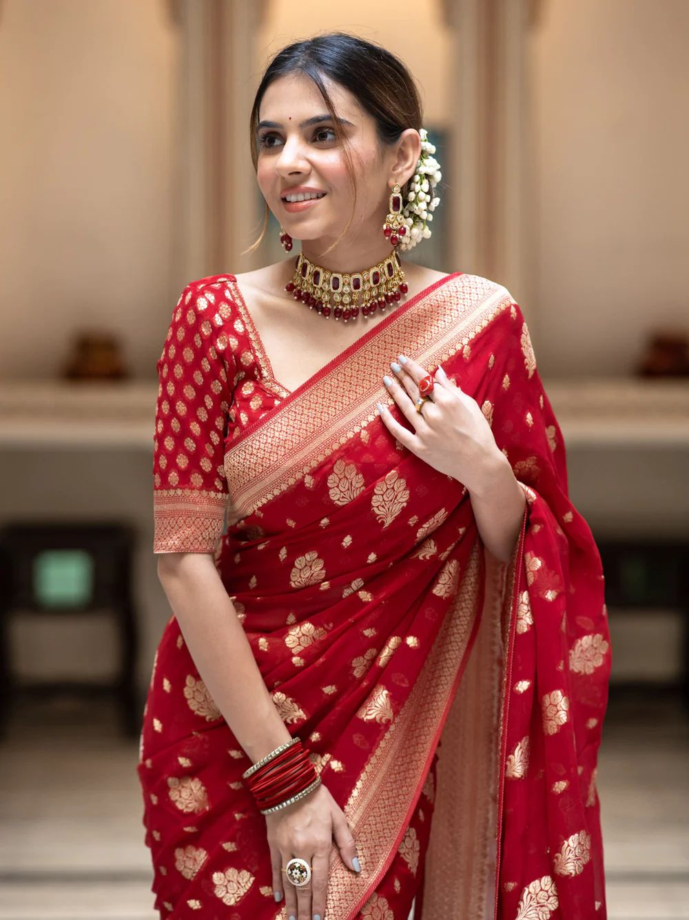 Gratifying Red Soft Banarasi Silk Saree With Ethnic Blouse Piece