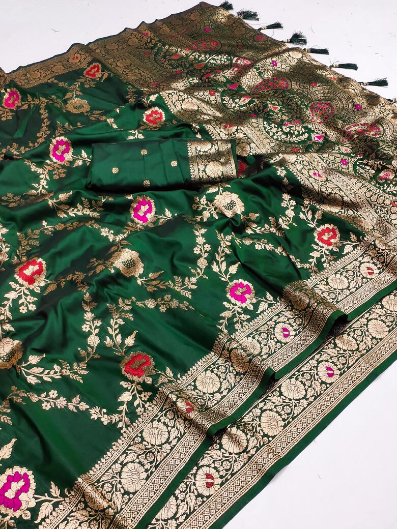 Scrupulous Dark Green Soft Banarasi Silk Saree With Opulent Blouse Piece