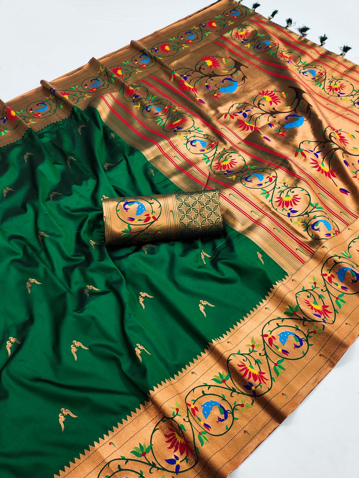 Exuberant Dark Green Paithani Silk Saree With Radiant Blouse Piece