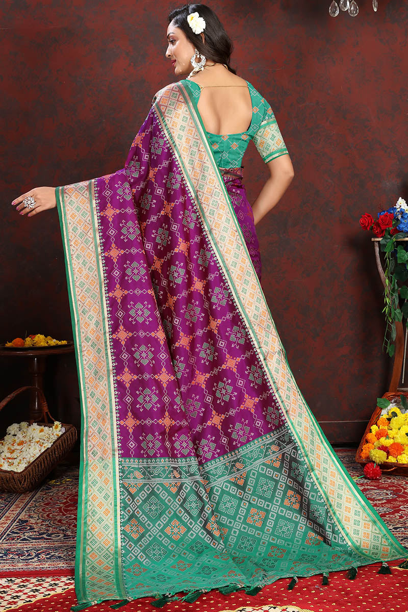 Adorning Purple Soft Banarasi Silk Saree With Extraordinary Blouse Piece