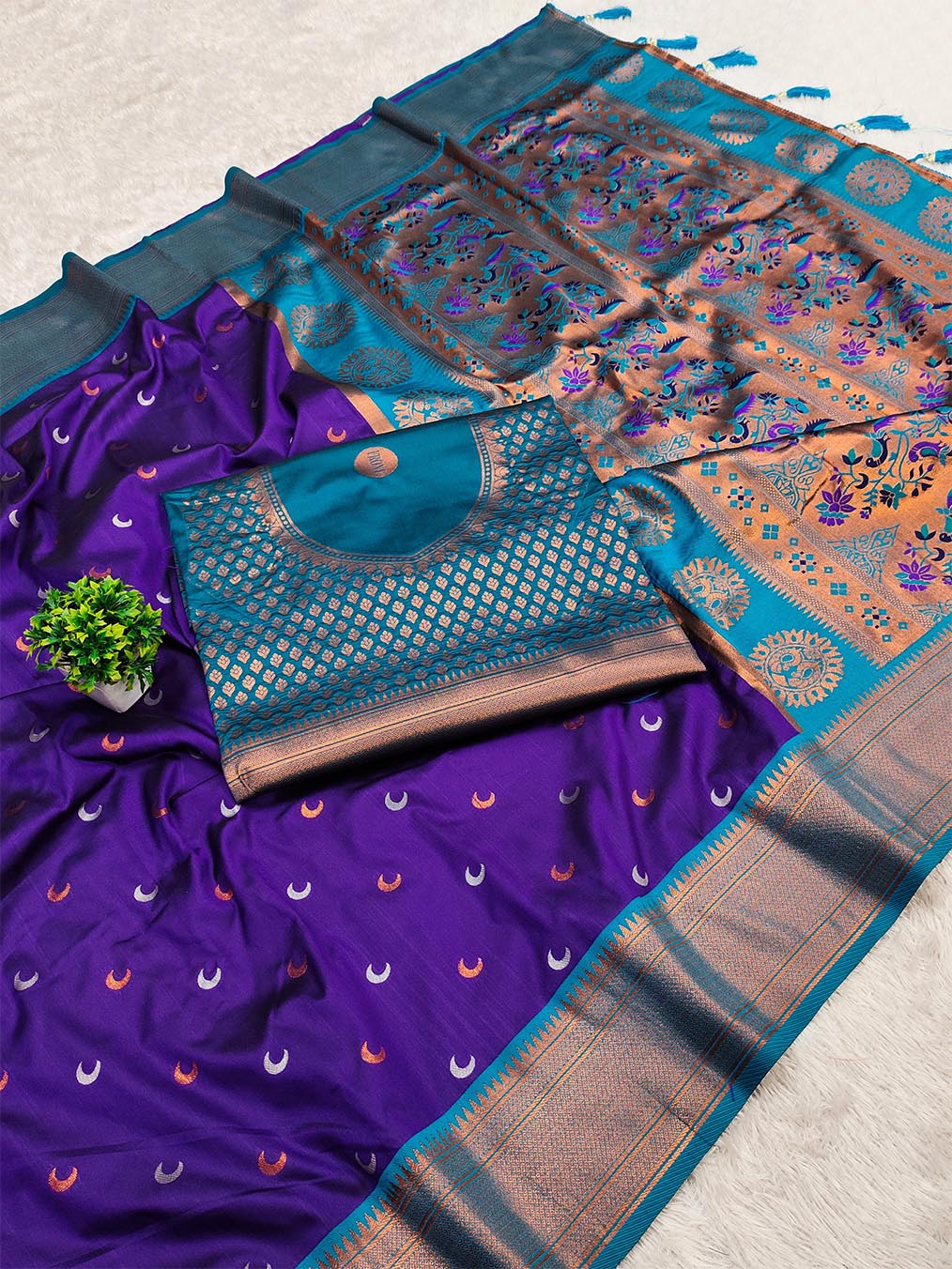 Designer Royal Blue Paithani Silk Saree With Staring Blouse Piece