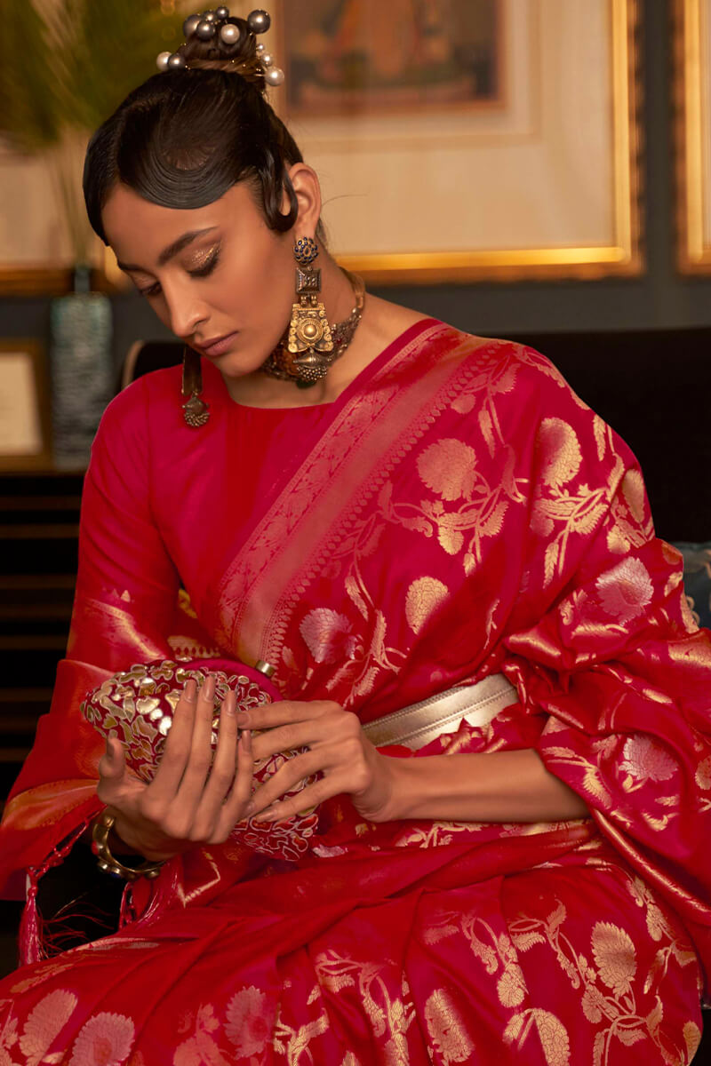 Effulgent Red Soft Banarasi Silk Saree With Verdant Blouse Piece