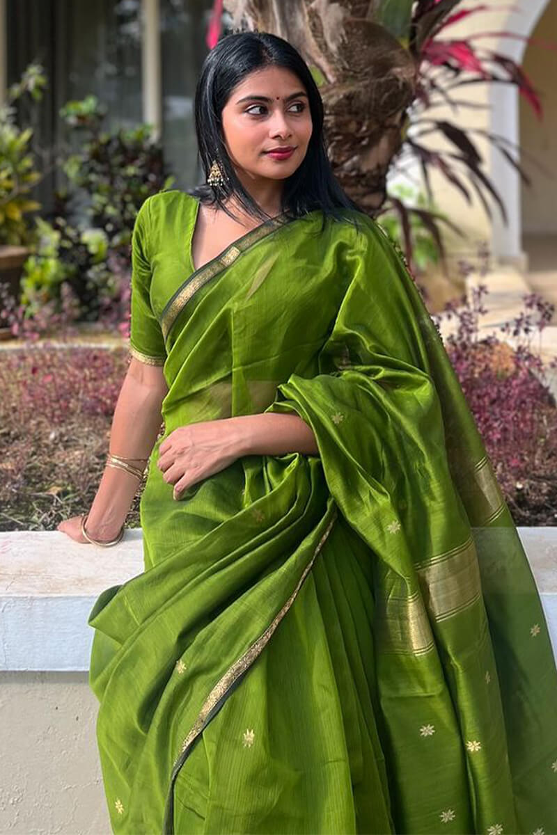 Enticing Green Cotton Silk Saree With Captivating Blouse Piece