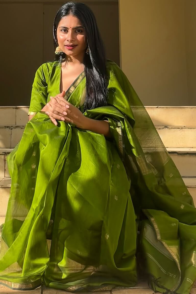 Enticing Green Cotton Silk Saree With Captivating Blouse Piece