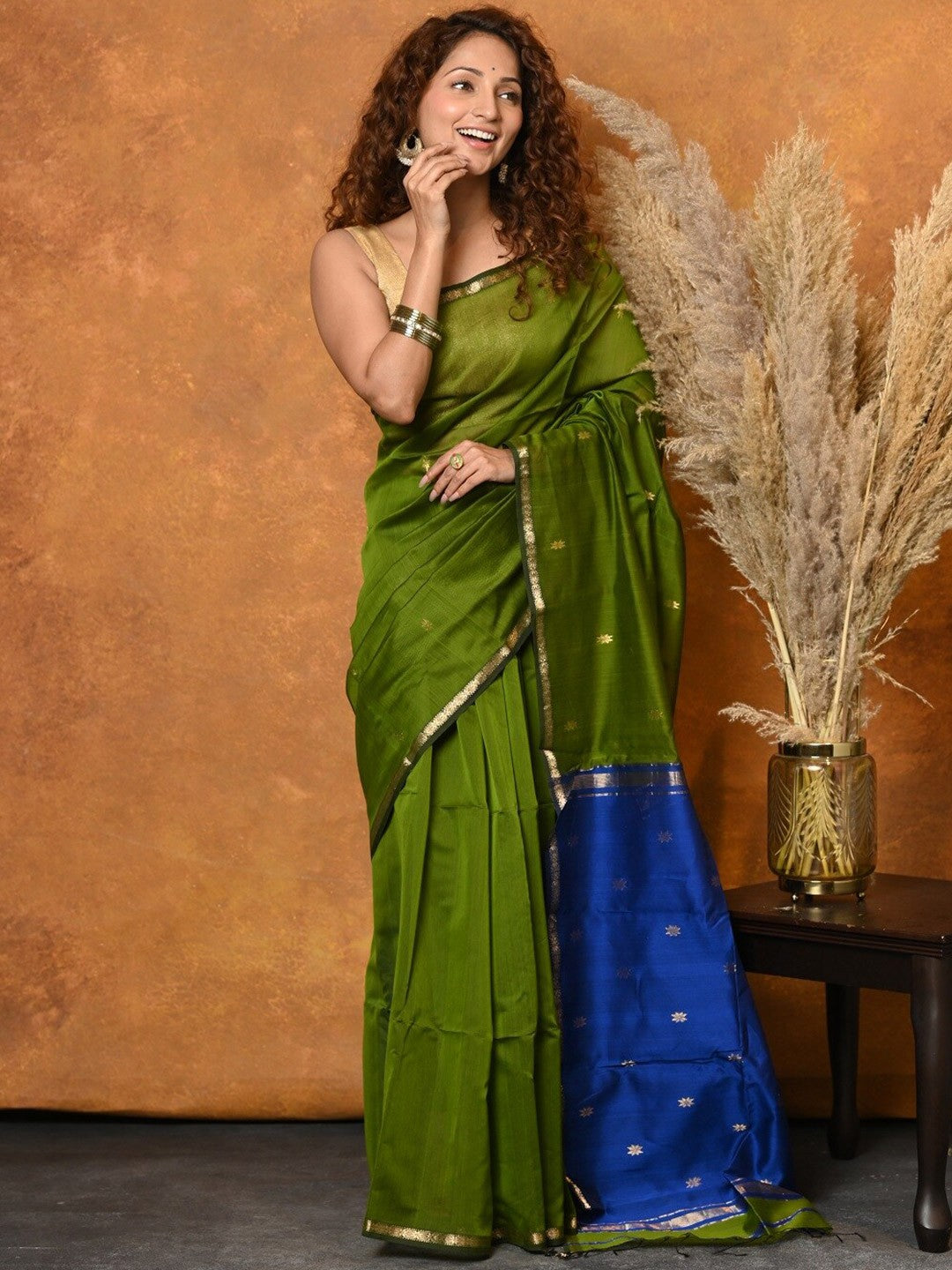 Desiring Green Cotton Silk Saree With Fairytale Blouse Piece