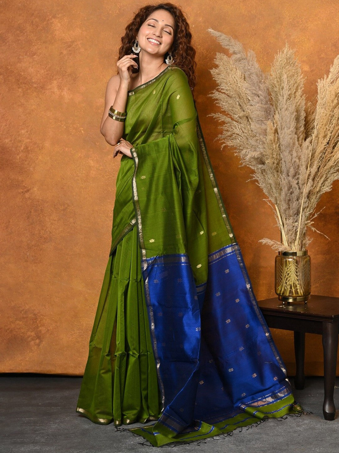 Desiring Green Cotton Silk Saree With Fairytale Blouse Piece