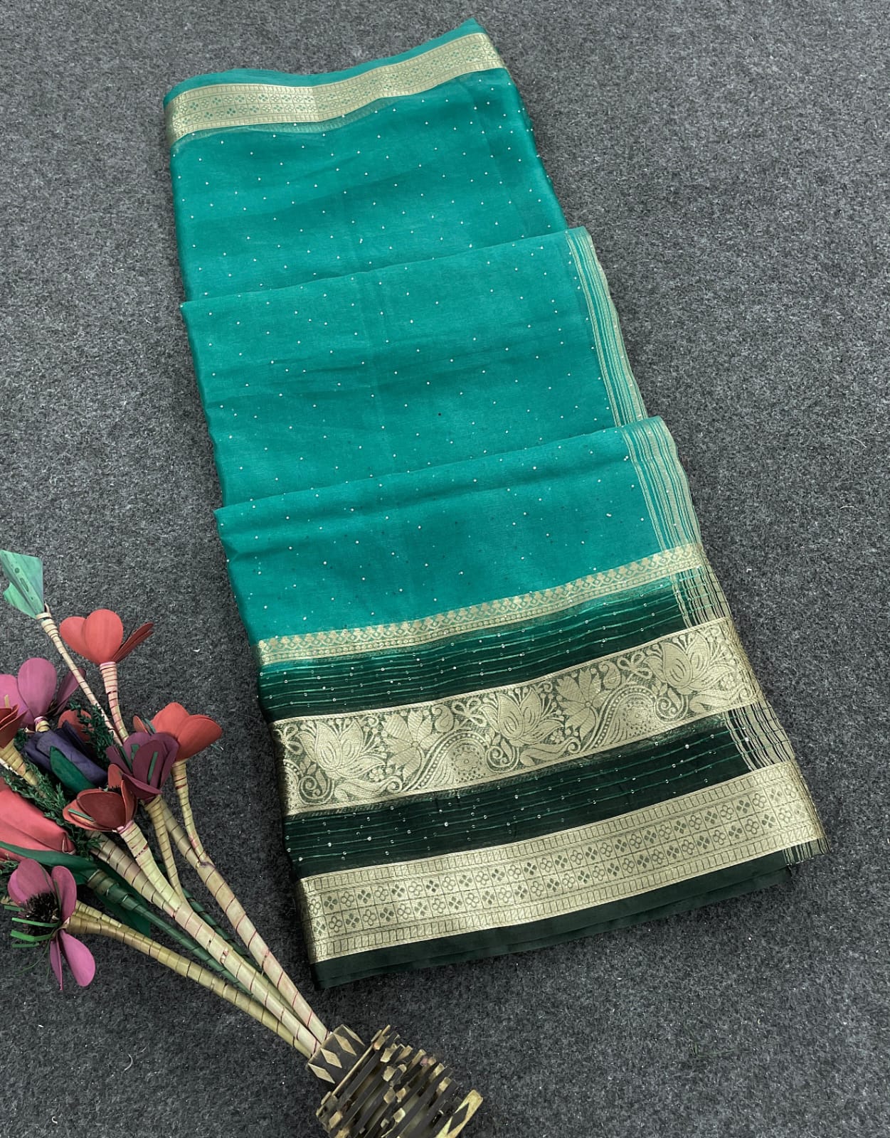 Sempiternal Sea Green Orgeanza Silk Saree With Denouement Blouse Piece