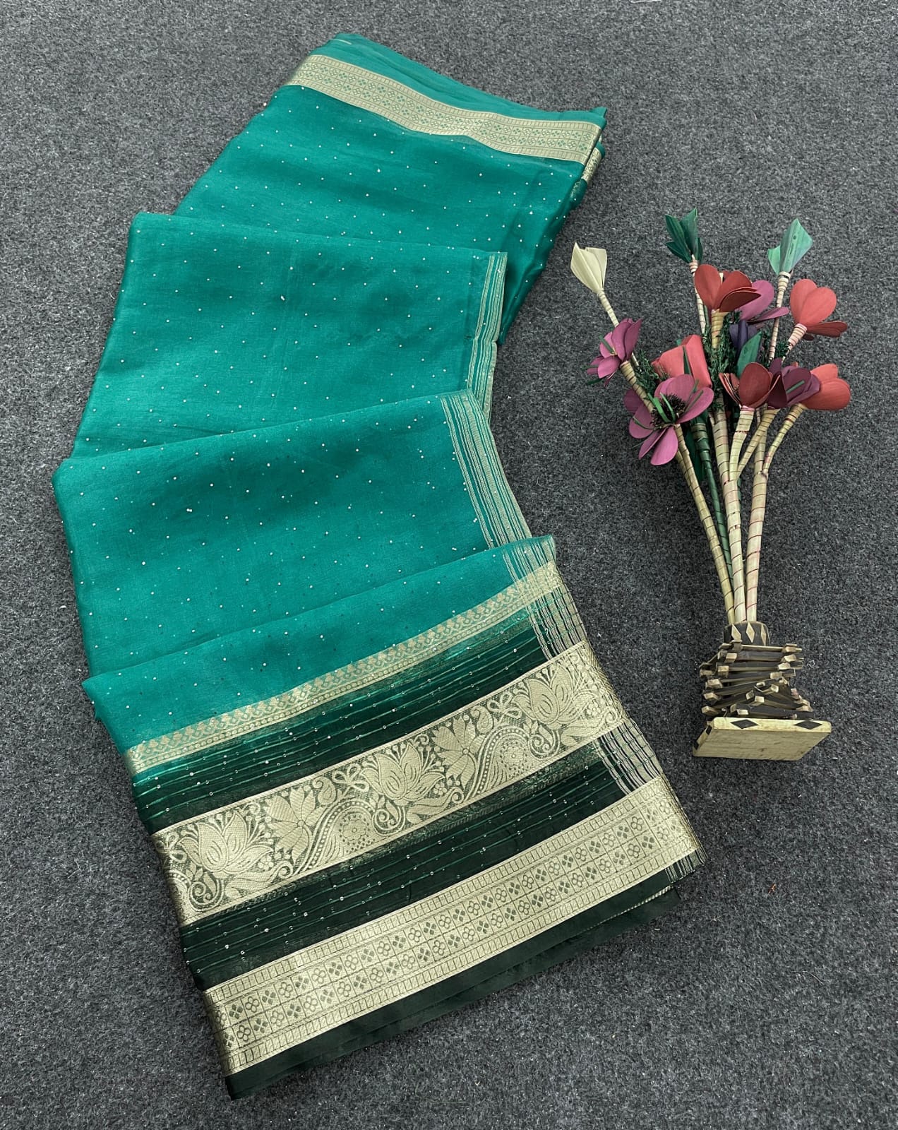 Sempiternal Sea Green Orgeanza Silk Saree With Denouement Blouse Piece