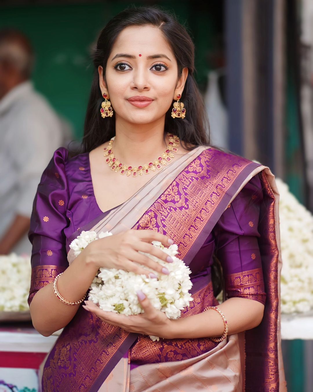 Denouement Grey Soft Silk Saree With Vivacious Blouse Piece