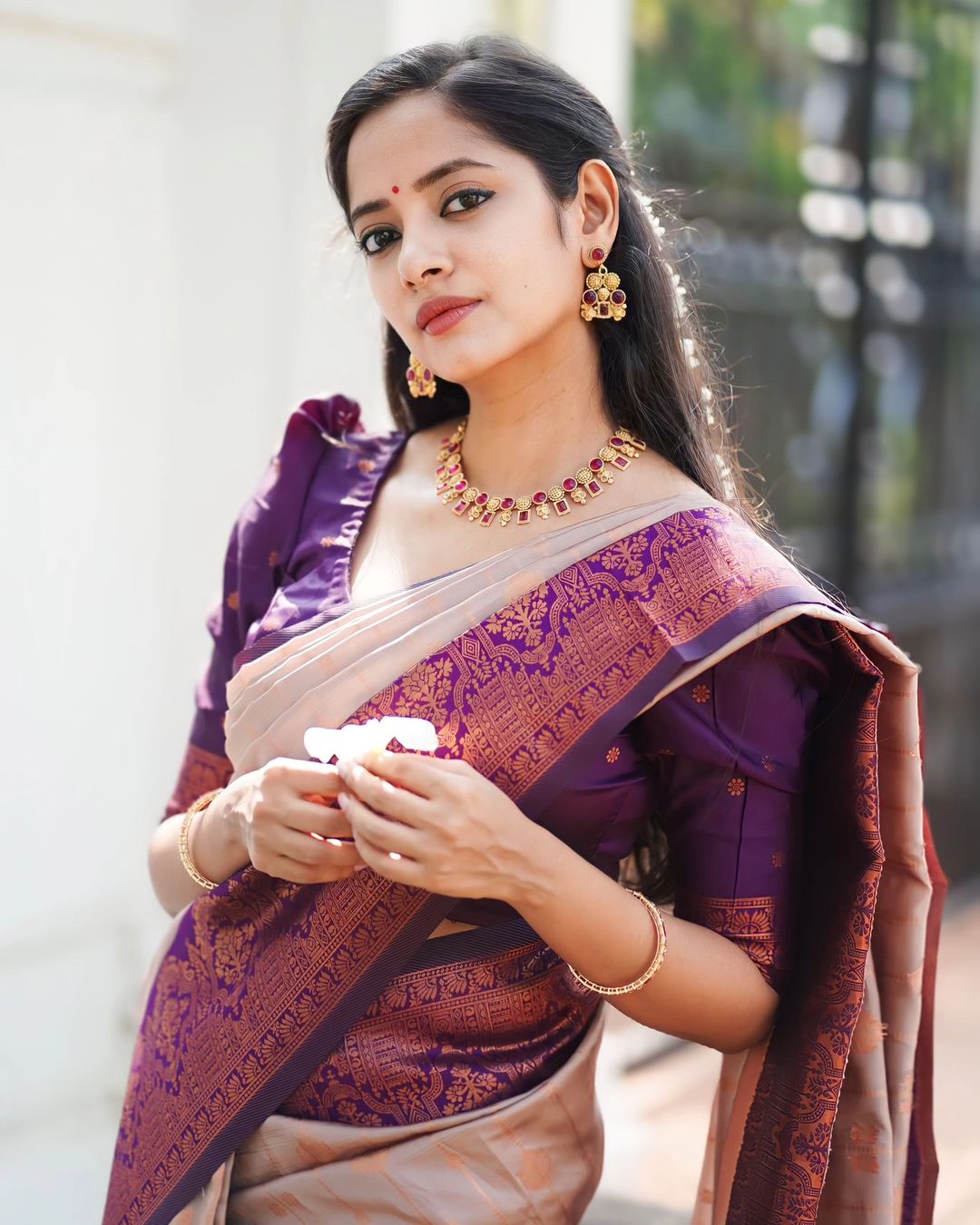 Denouement Grey Soft Silk Saree With Vivacious Blouse Piece